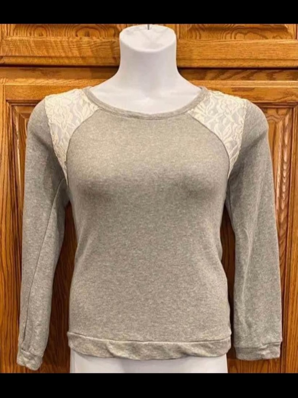 Forever 21 Light Gray Lace-Shoulder Pullover Sweater